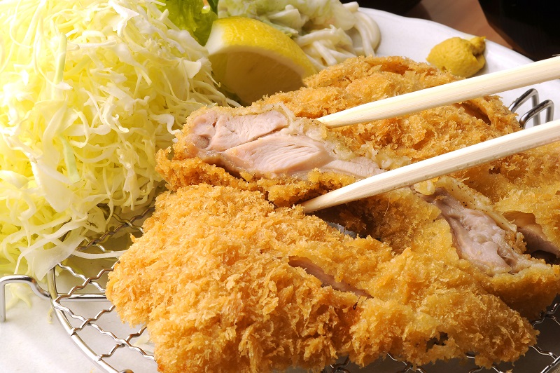当店のチキンカツはこだわりの冷凍チキンカツ!